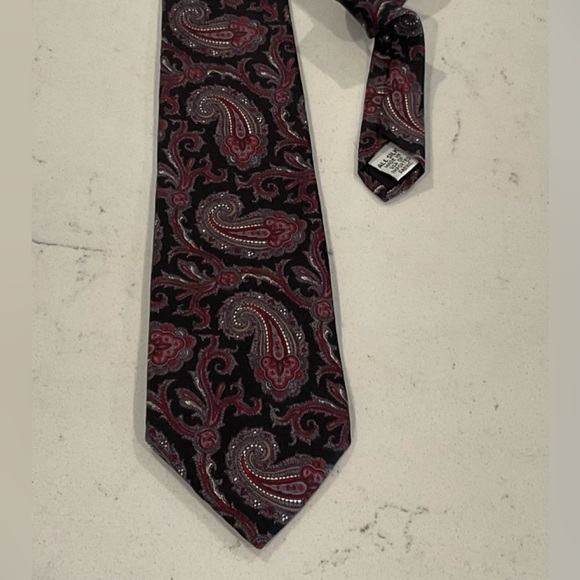 All Silk Paisley Print Tie Made in the USA Great Condition Sharp Looking - Picture 4 of 4